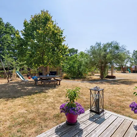 Le Cocon Vendeen D'hotes Bed & Breakfast 3*